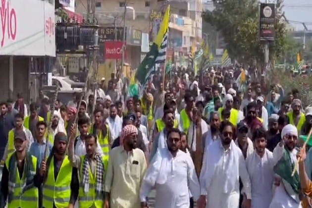 AyaanHussa40342's tweet image. These protests are not about politics, they are about survival, dignity and freedom from repression. 

#JusticeForPoK #StandWithKashmir #CaltexPakistan #mushtaqahmadkhan #GlobalSumudFlotilla #NoToTrumpPlan