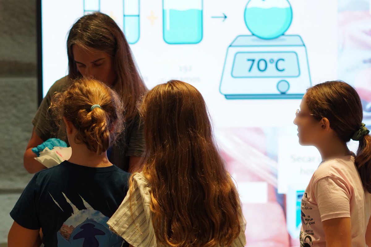 El personal del grupo <a href="/FoodPackGroup/">Packaging Group</a> desarrolló el taller "Envuelve alimentos sin contaminar: taller exprés de bioplásticos”, donde fabricaron films biodegradable a partir de ingredientes naturales.