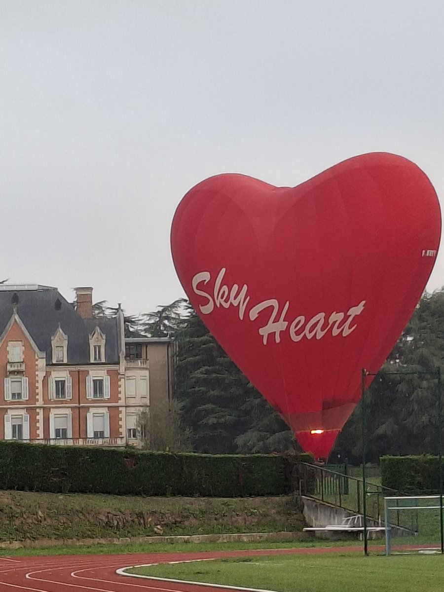 🏀⚽️🏉⛳️ mardi 30 septembre, une belle journée pour fêter le sport scolaire en collaboration avec <a href="/VilleAnnonay/">Ville d'Annonay</a> @usep @dsden07 
400 élèves de 6 a 11 ans qui ont évolué à la découverte d'activités sportives.
Des sourires, de la fraternité,  de la persévérance,  du sport quoi 💙💙