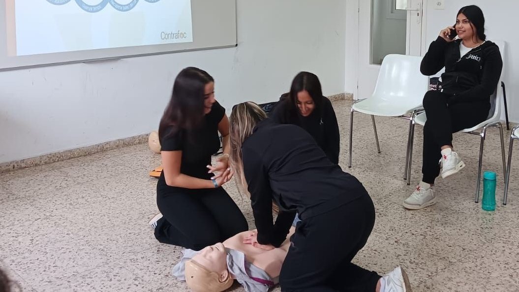 🆘L’alumnat dels #PFI de #Ripollet ha rebut formació bàsica en primers auxilis, actuació subvencionada pel Servei de Salut Pública de la <a href="/diba/">Diputació de Barcelona</a>

🔎L'objectiu ha estat donar a conèixer diverses actuacions davant emergències, amb seguretat i eficàcia.

#Transicionseducatives