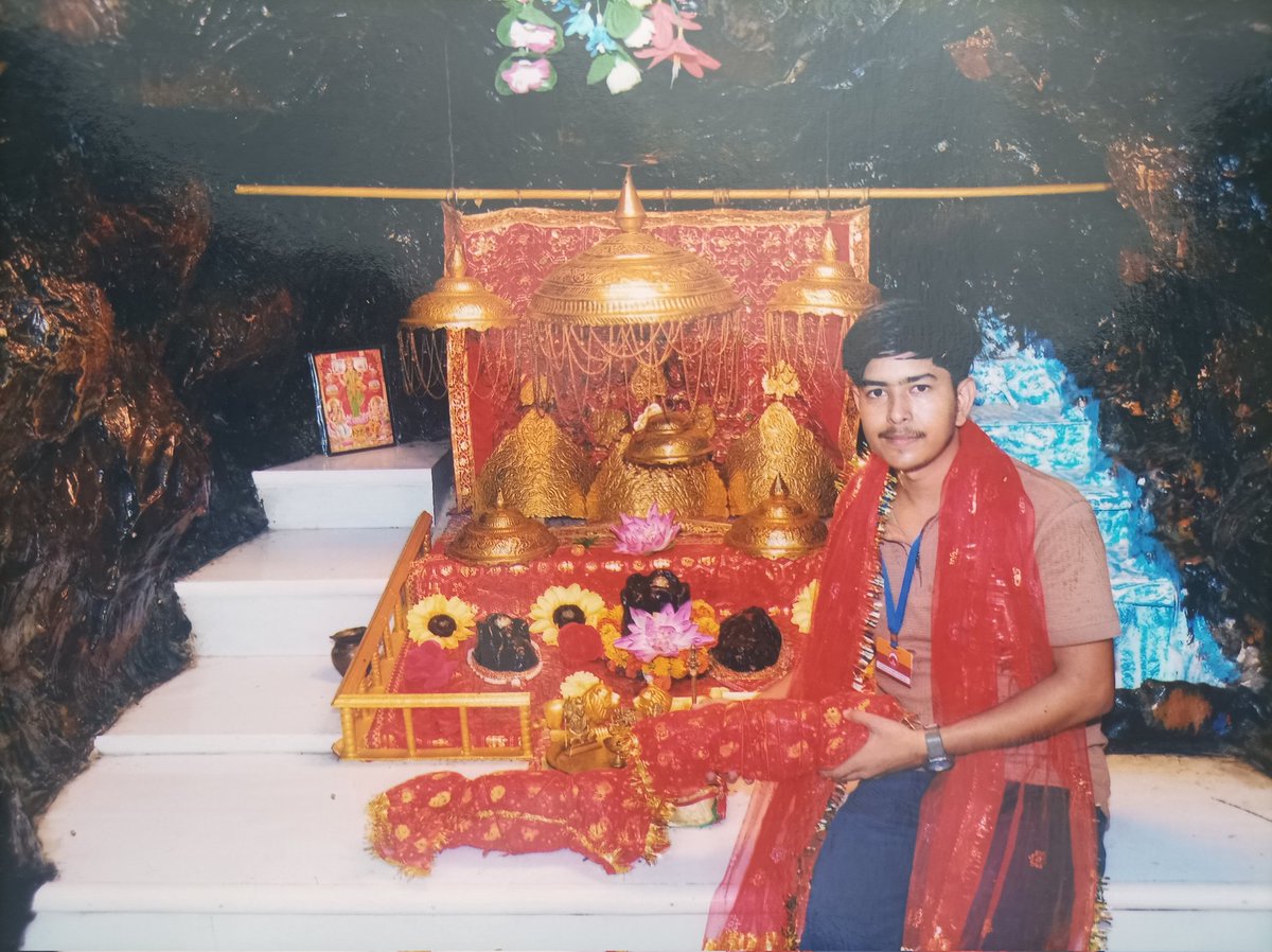 sumityadavup's tweet photo. 🌸 श्री माता वैष्णो देवी मंदिर 🙏
📍-- त्रिकुता पर्वत कटरा, जम्मू - कश्मीर ✨❤️
On August 2nd 2025, we trekked 16 km from Katra to Trikuta Hills, the abode of Mata Vaishno Devi, in 7 hours. We had darshan of Mata Vaishno Devi early the next morning. https://t.co/phYtBXPoxp