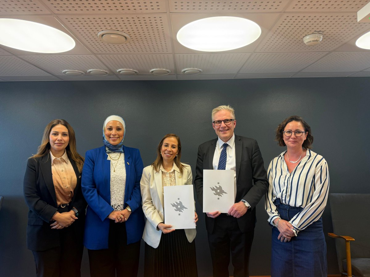 أكاديمية الملكة رانيا لتدريب المعلمين وجامعة هلسنكي يبرمان شراكة استراتيجية لتطوير المعلمين.

خلال زيارة رسمية إلى فنلندا، وقّعت أكاديمية الملكة رانيا لتدريب المعلمين اتفاقية شراكة استراتيجية مع مركز التعليم المستمر في جامعة هلسنكي، الذراع التدريبي المهني للجامعة.
وقد مثّل