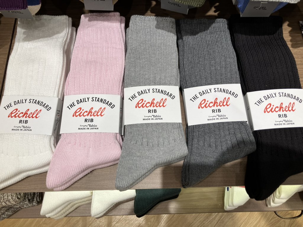 8月にリニューアルした、
靴下屋AM大高店へ
お店が明るくなり、商品も見やすくなりました
先日、窪塚洋介さんのファンの方がリッチェルを5足ご購入いただいたそうです！

メンズ営業B

Yosuke Kubozuka×Richell
「THE SOCK CODE」CP実施中！
tabio.com/jp/the_sock_co…
#窪塚洋介 
＃リッチェルソックス