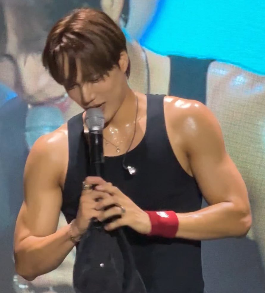 굳이 뭘 안 발라도 무대하면 땀으로 글레이즈 도넛되는 거 영원히 느좋되는 부분