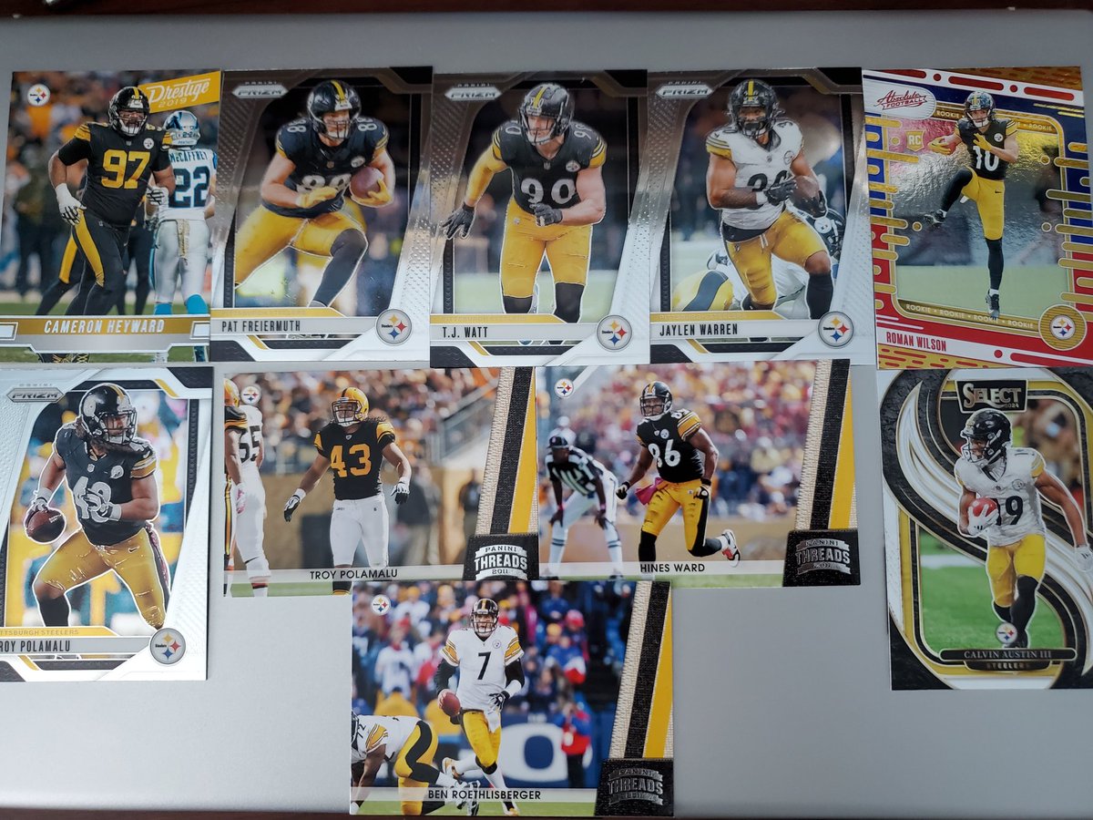 iRJq's tweet image. #mailday I won a pack of Steelers cards from @StadiumLites
These are some of the cards.
I finally have some Polamalu cards!
Very nice!
#cardcollector #thehobby