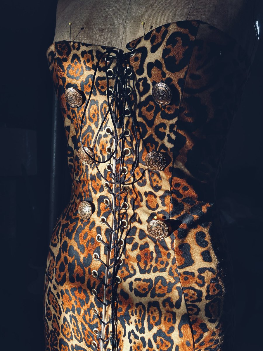 GerardoAmparo's tweet image. Hello I’m an Fashion Designer Create a director to THE HOUSE OF GERARDO AMPARO
#antwerpatelier #Samplemaking #Patternmaking #MadeInNYC #Sourcing #Fabric #Trims #Color #Style #Design #Designer #Development #Moda #Mode #MadeInNY #Moodboard #Inspiration #Production #Fashion