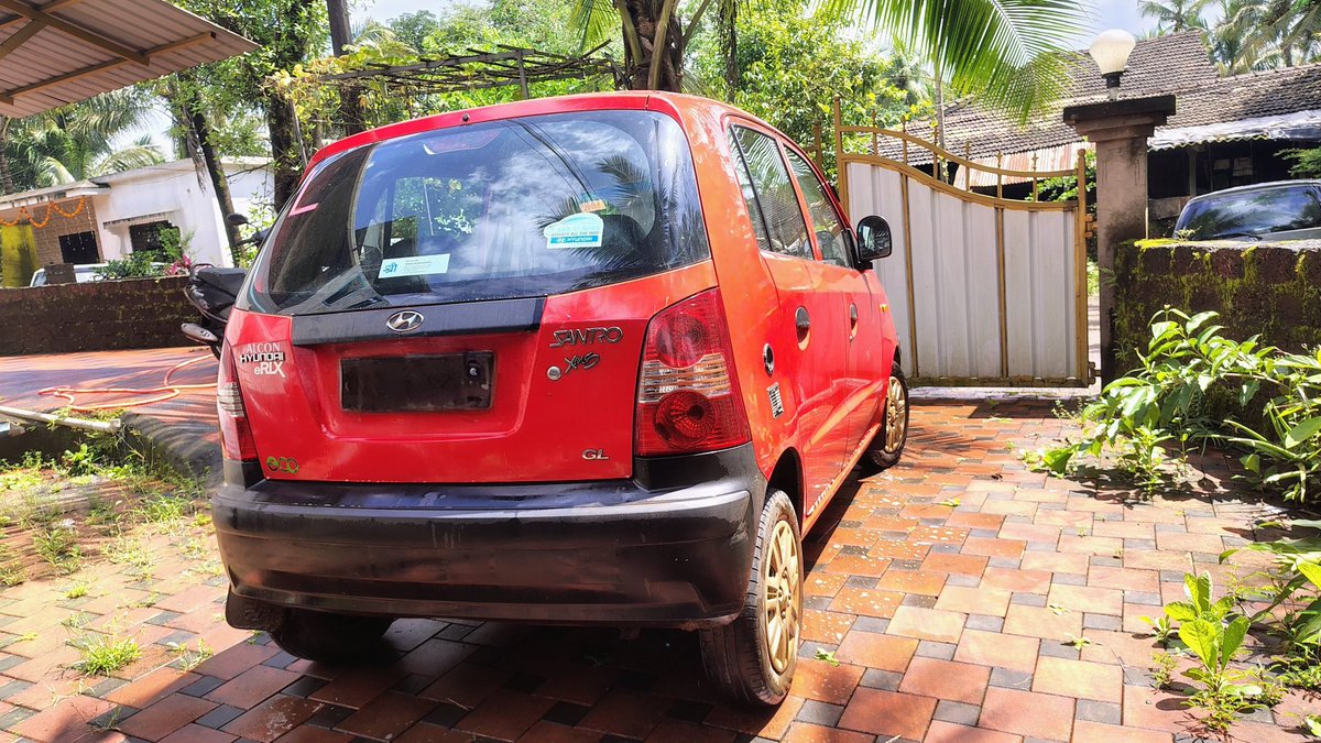 9331official's tweet photo. @volklub 
My dad's 15 year old Hyundai Santro xing 
How does it look guys? 
Btw
Happy Dussehra 🌸 https://t.co/vvnq6Ra00Y
