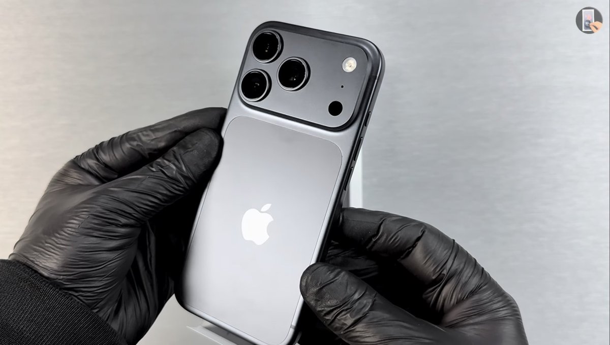 anirudh_2103_'s tweet photo. A guy from YT showed how a black iPhone 17 Pro would look like, and it's absolutely gorgeous. If Apple ever released it, it would be the most popular colour imo. https://t.co/T1RujTreGZ