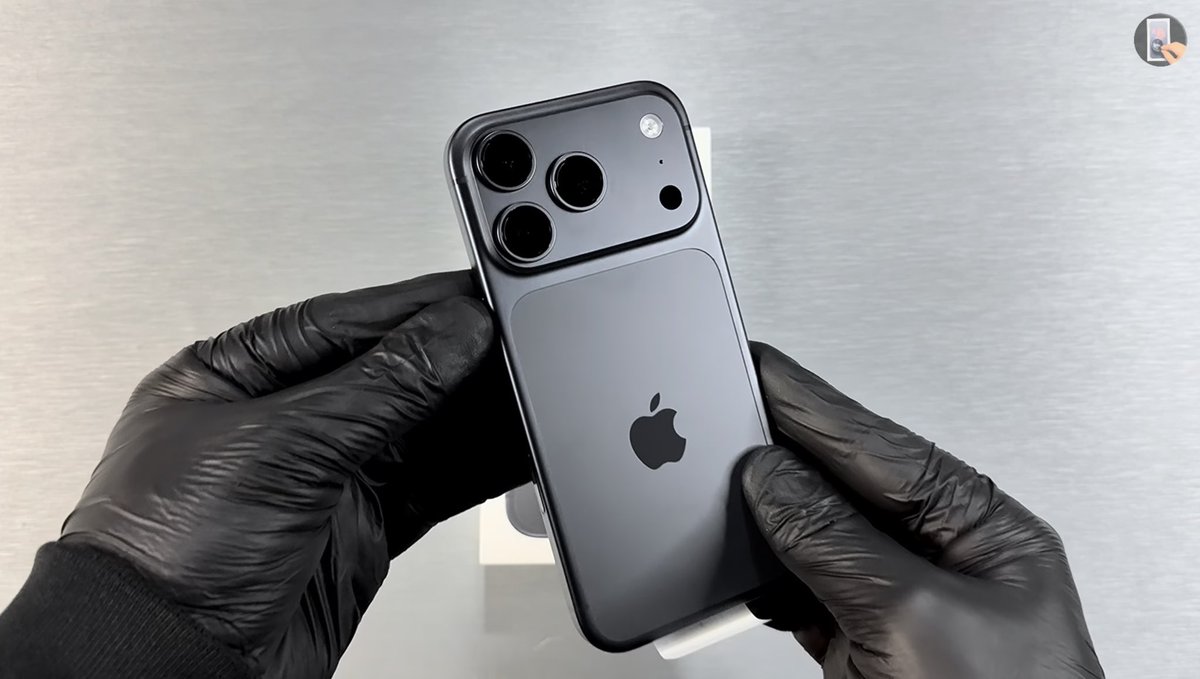 anirudh_2103_'s tweet photo. A guy from YT showed how a black iPhone 17 Pro would look like, and it's absolutely gorgeous. If Apple ever released it, it would be the most popular colour imo. https://t.co/T1RujTreGZ