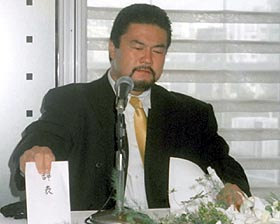 健介流会見の継承が話題に。 👈2002年10月6日、佐々木健介が新日本