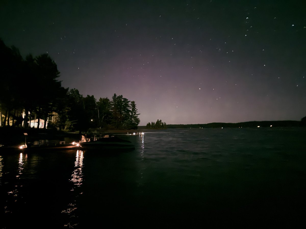 MarcusSchlechta's tweet photo. My Northern lights pics don’t look like other northern lights pics. 

What am I doing wrong? https://t.co/wY6jaGYXIK