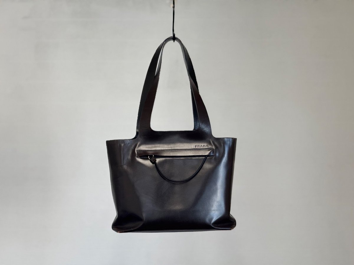 ス*ト様 PRADA ブラック レザー ワンショルダーバッグ PRADA プラダ ショルダーバッグ エティケット レザー/スタッズ