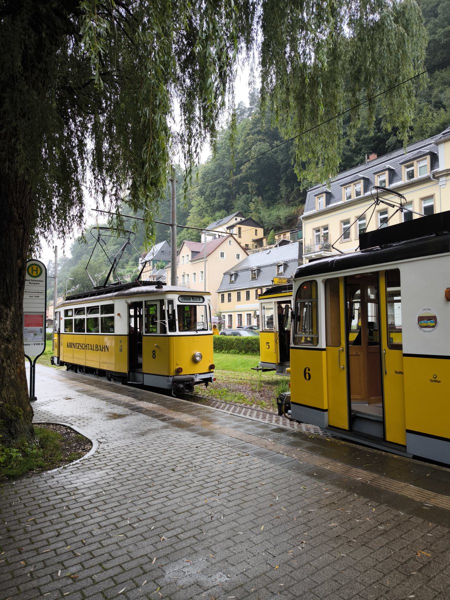 Morgen zum Tag der Deutschen Einheit sind wieder die Traditionswagen von 10 - 17 Uhr auf der Kirnitzschtalbahn unterwegs.

Ende Juli als das Bild entstand, sah es auch schon ähnlich wie das derzeitige Wetter aus.

Kommt gern vorbei und fahrt mit.
