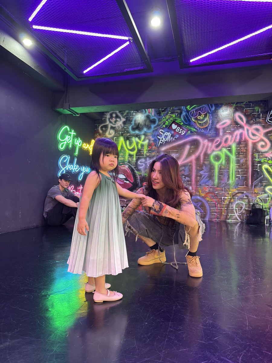 Yesterday, we danced with our favorite dancer 🥰

Bro, dancing is HARD 😆 I have mad respect for dancers. Truly an art form.