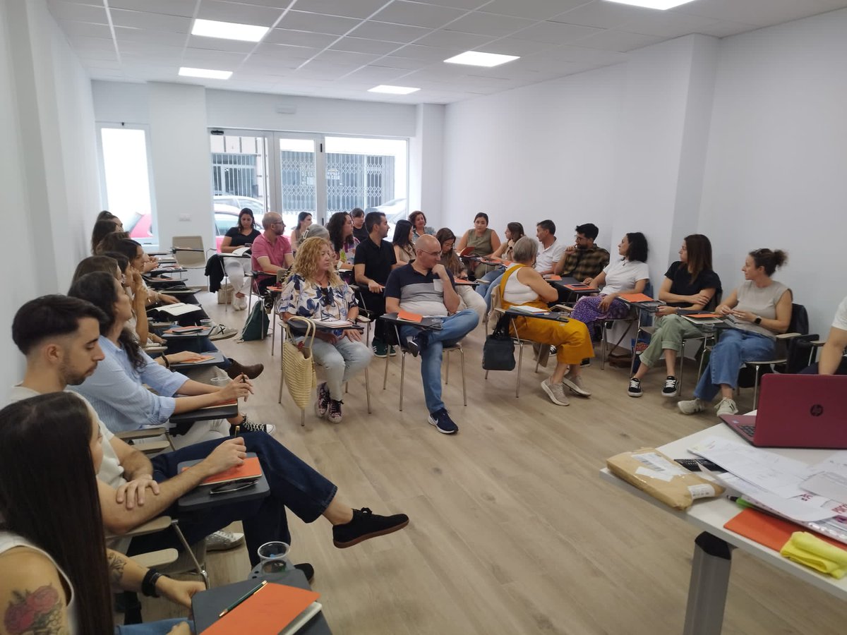 CopExtremadura's tweet image. 📌El #GIPEC del #Copex celebró su reunión periódica
Bienvenida a nuev@s compañer@s tras la formación
Revisión de activaciones para seguir mejorando 
🚨 Visitamos la sede de #112Extremadura, una experiencia muy enriquecedora
👥 60 profesionales activados ya 7 veces en 2025 🔥🌳