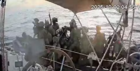 oumma's tweet photo. Flottille pour Gaza : la Colombie expulse les diplomates israéliens

Le président colombien Gustavo Petro a annoncé mercredi l’expulsion de la délégation diplomatique israélienne après l’interception par l’armée israélienne de la Flottille pour Gaza, qu’il a qualifiée de « crime international ». Deux citoyennes colombiennes ont été arrêtées « dans les eaux internationales », selon Bogota, qui exige leur libération immédiate et dénonce la violation de leurs droits.