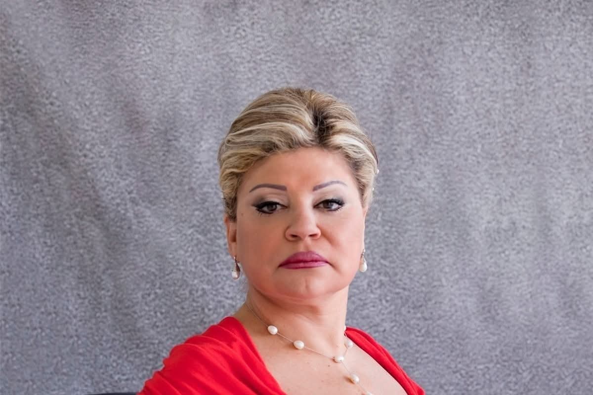 مي شدياق: حرموني إلبس "مايوه، قدام العالم.
يا ماما 😂😂😂😂😂😂