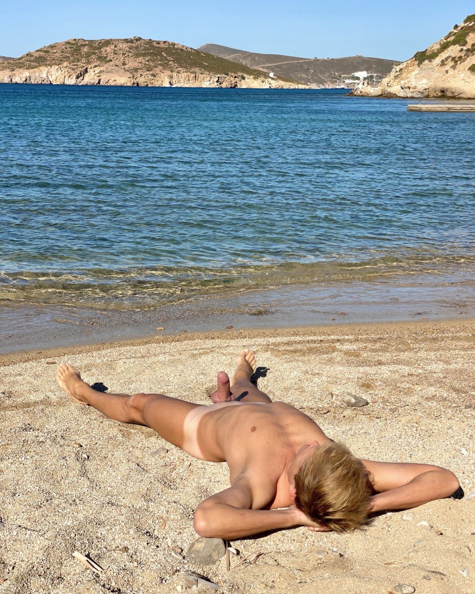 nudisttraveler's tweet photo. I probably shouldn‘t post this but https://t.co/QRHyVJ92He