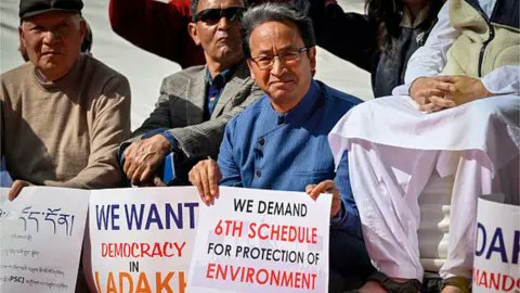 stanzinangmo25_'s tweet photo. 4 lives lost. Youth arrested. Voices silenced.
Ladakh will not bow down to injustice.
We demand Statehood and 6th Schedule NOW.
#JusticeForLadakh #ReleaseWangchuk #FreeDetainedYouths #istandwithsonamwangchuk https://t.co/yTcICLlwTC