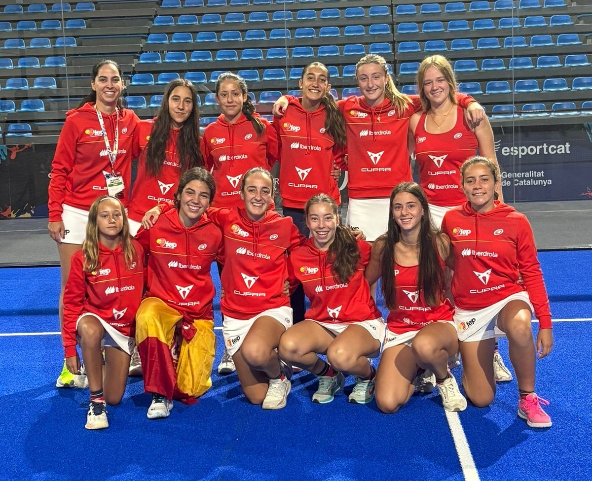 🏆Fip Junior World Cup <a href="/padelfip/">FIP - International Padel Federation</a> 
Nuestra selección ya está en el pabellón de Reus preparada para la eliminatoria de 1/4  frente a Italia 🇮🇹
Puedes verlo a través de:
youtube.com/live/-OdWgToEn…

Vamos España 🇪🇦 💪