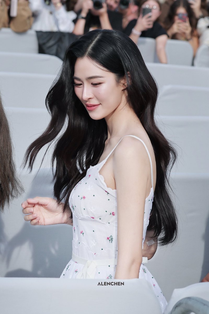 สวยสะพึง สวยไม่ส่าง กรี๊ดดดดดดดดดด

LINGORM AT DIOR PFW26
#LingOrmDiorSS26 
#LingOrm #Dior #DiorSS26 #PFW