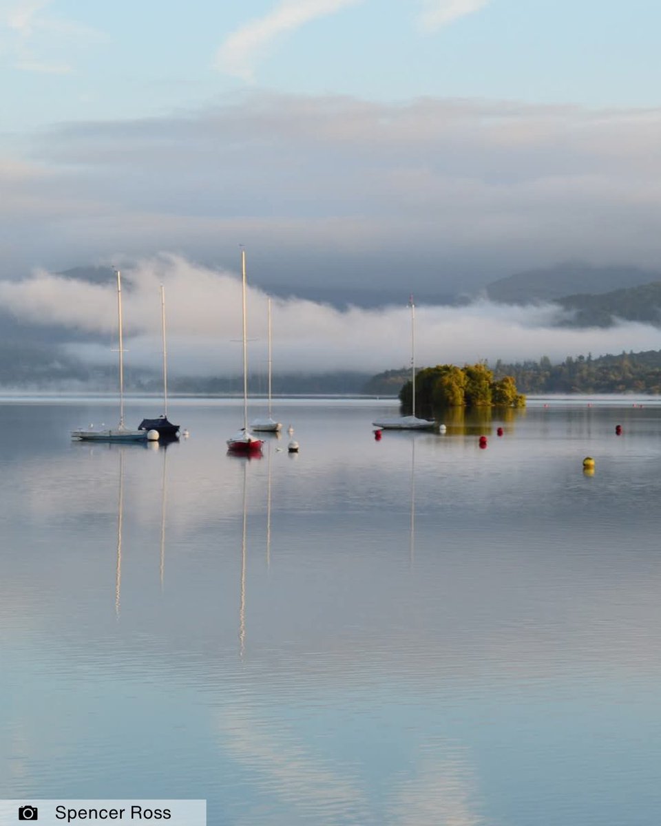 Windermereboats's tweet image. ✨This week, the lake has been waking up under a magical cloud inversion. Misty clouds floating above the water, soft light filtering through, and the hills peeking out like islands in a dream. 🌫️💛

#Windermere #CloudInversion #LakeView