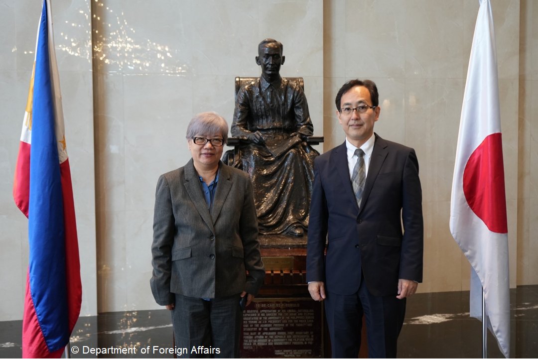 AmbJPNinPH's tweet photo. Senior Deputy Minister NAMAZU & Usec. De La Vega met in Manila for the #VMSD. Had productive discussions on regional stability, multilateral cooperation, & further deepening 🇯🇵🇵🇭 #StrategicPartnership ahead of 70th Anniv. of our friendship and 🇵🇭’s chairmanship of ASEAN in 2026. https://t.co/P4yKU38DyZ