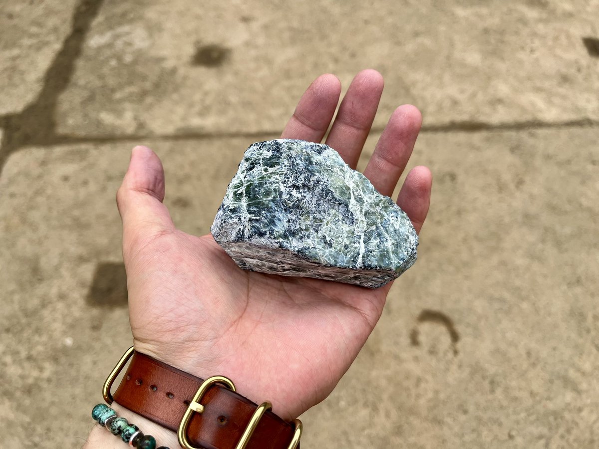 XXCZ9527's tweet photo. 纯天然火山石香皂
洗手滑滑的 https://t.co/f2QUY5S7Nm