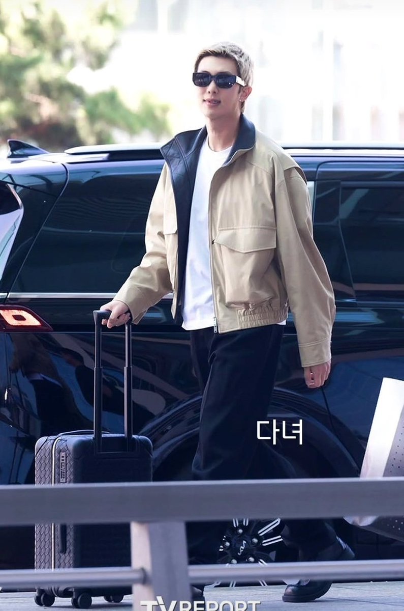CypherCrescendo's tweet photo. @NamjoonUsa Hail Kim Namjoon! #LeaderRM
#RM
#방탄소년단RM
#BTSRM
#Namjoon https://t.co/ZMIO5fzcPx
