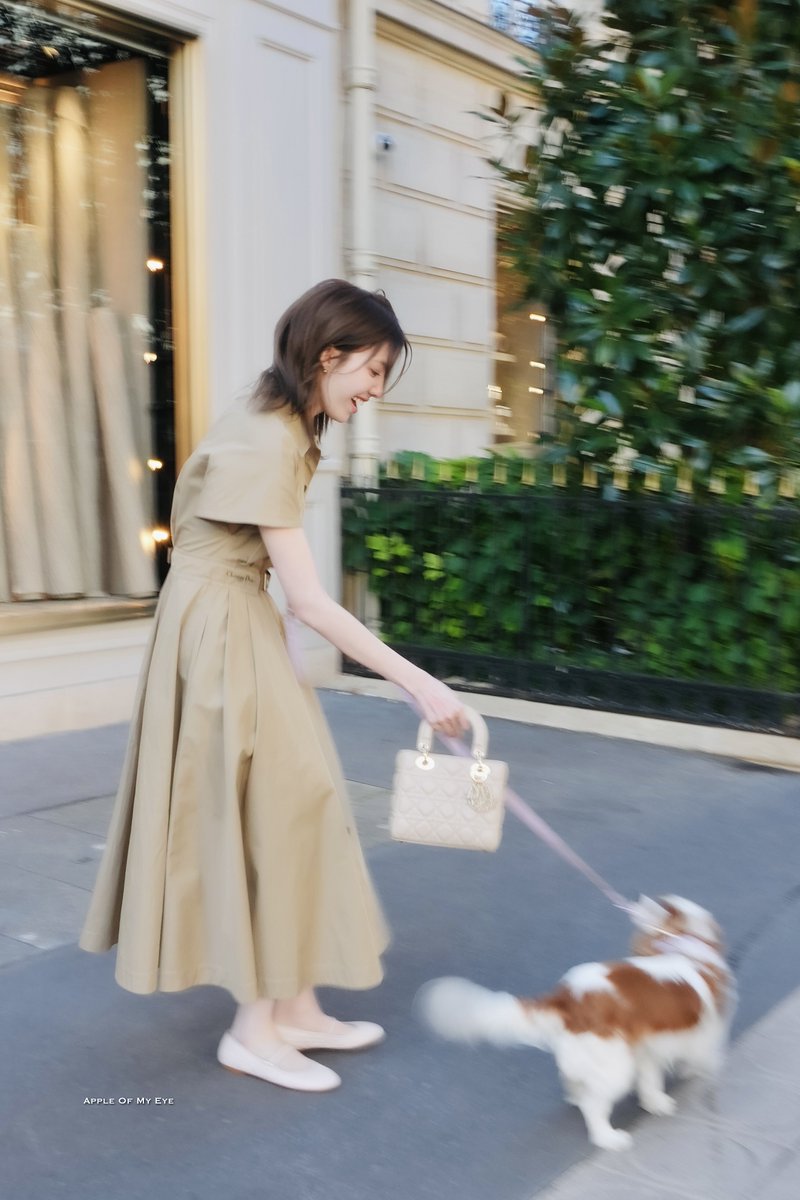 AppleOfMyEye319's tweet image. 250930
Orm is always happy when she is with a dog 🤭
LINGORM AT DIOR PFW26
#LingOrmDiorSS26
#ParisFashionWeek #DiorSS26 #Dior #PFW
#OrmKornnaphat #LingOrm