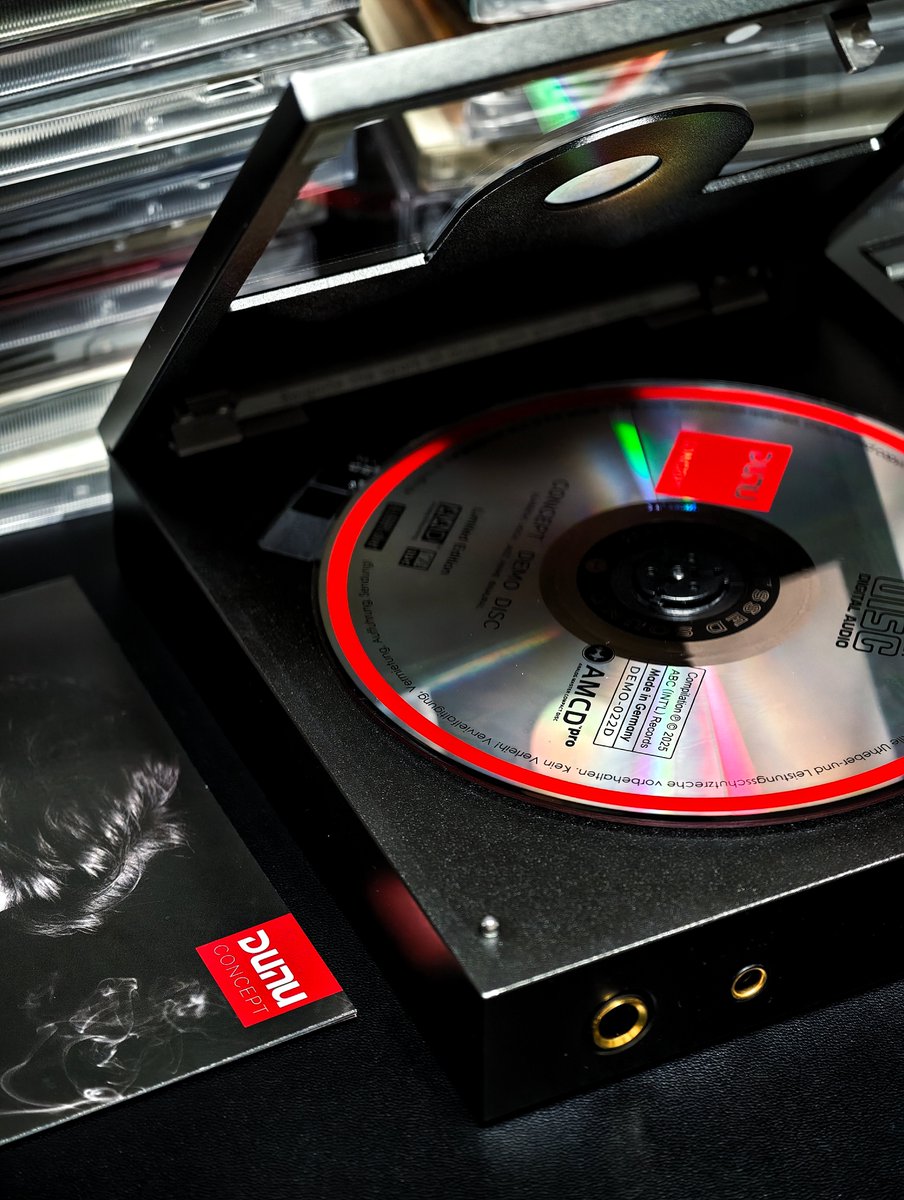 DUNU_Japan's tweet image. CDは音楽を運び、CDプレーヤーは思い出を再生する。🎶💿✨

#CDPlayer #HiFi #DUNU #ConceptR