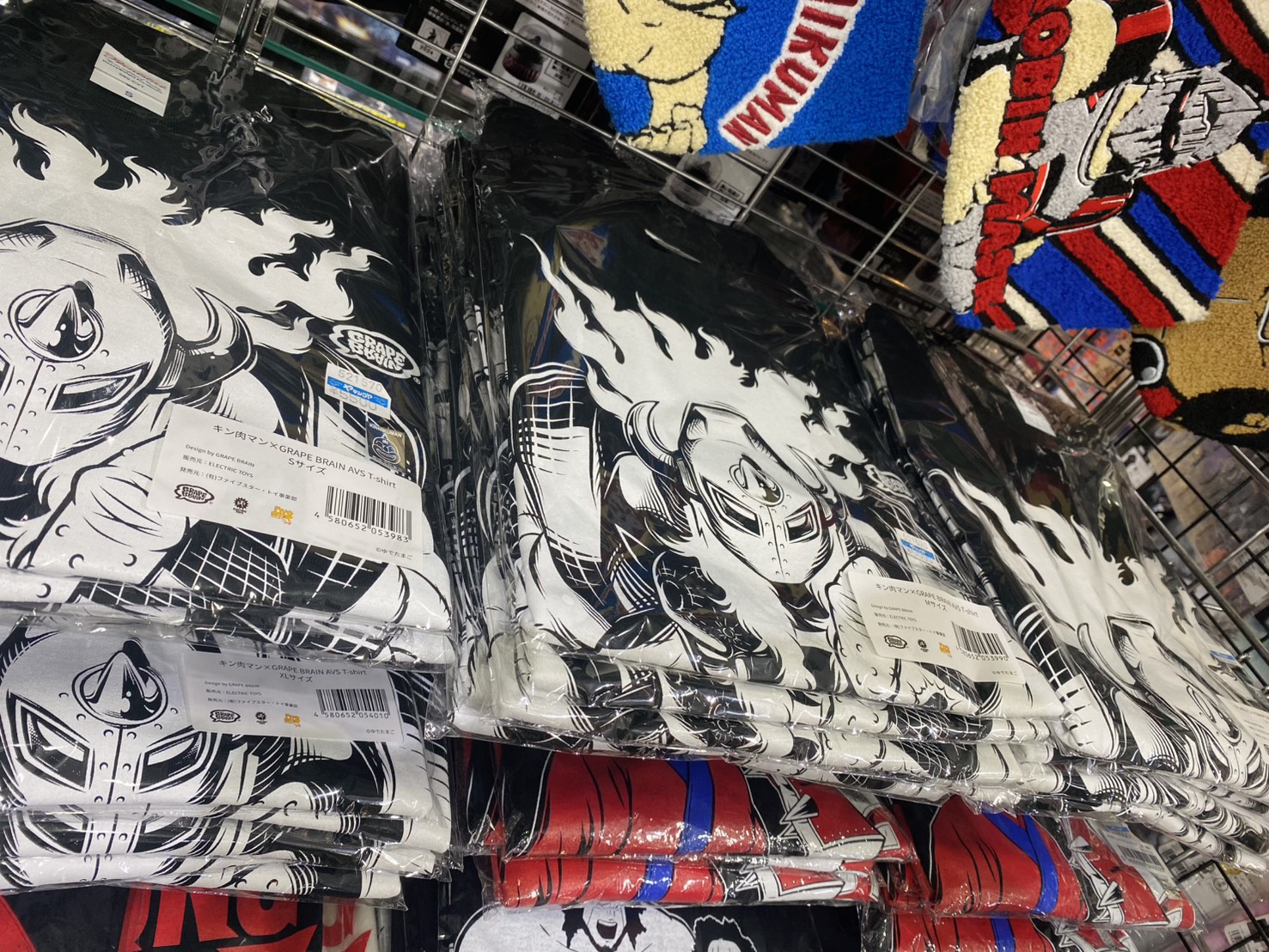 キン肉マン×GRAPE BRAIN Tシャツ Mサイズ 2枚セット 黒 白 キン肉マン×GRAPE BRAIN】かっこよすぎるTシャツが登場