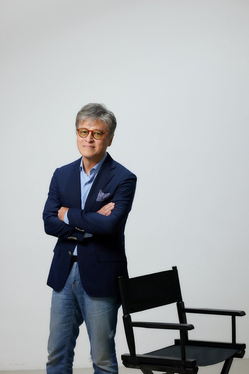 imbcenews's tweet image. '얼굴' 시각장애 전각 장인 연기한 권해효 "장인 어른 생각나 아내는 내내 울었다더라" [영화人]
#얼굴 #TheUgly #권해효 #KwonHaehyo #장인어른 
#시각장애연기 #아내 #눈물 #절찬상영중 #iMBC연예 

그는 준비된 계획을 따라가는 대신 현장에서의 순간을 믿는 배우다. "저는 카메라 앞에서 계획된