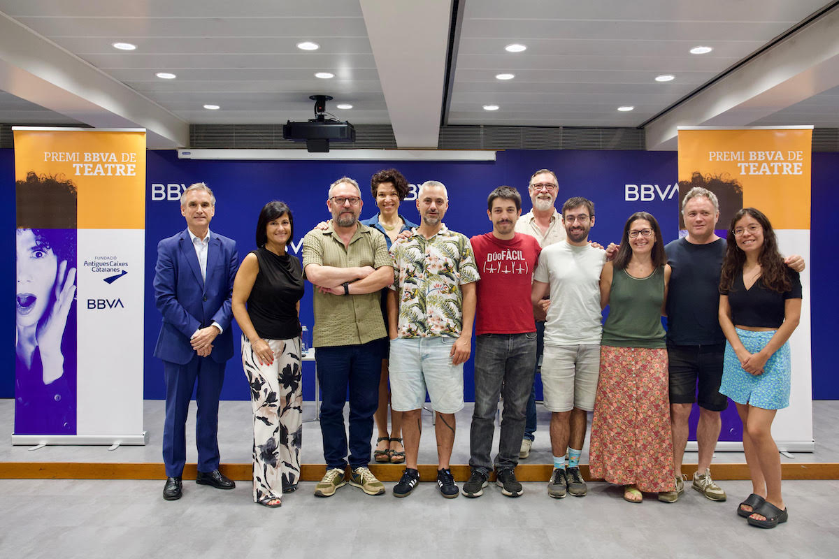 Entreacte_'s tweet photo. 🏆Comencen les representacions de les obres finalistes del @PTeatre 2025.

Descobreix els quatre espectacles que es podran veure a Tàrrega, Valls, Moià i Manlleu entre el 18 i el 26 d’octubre. El premi s'anunciarà l’11 de novembre a Vic.

👉https://t.co/TsPf9hHtrA https://t.co/1WpgTYw5aP