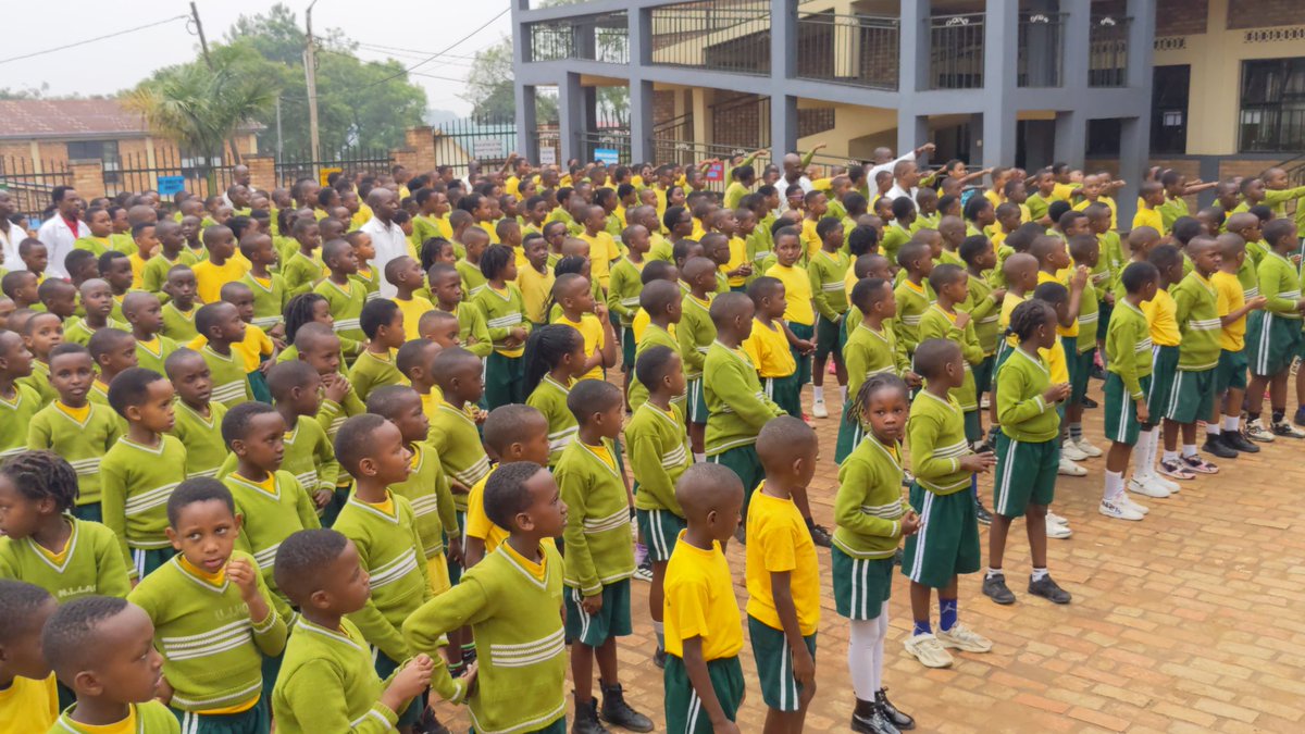 AIkibondo's tweet image. Turi #Intore za @AIkibondo tukaba @Indatirwabahizi za @HuyeDistrict.
Buri wa 3,Abanyeshuri bashyirwa mu Itorero bakigishwa byinshi birimo Indangagaciro na Kirazira by'umuco Nyarwanda.Byose intego ni #Ireme ry'uburezi @RwandaSouth
@A_sebutege @NESA_Rwanda @REBRwanda @Rwanda_Edu