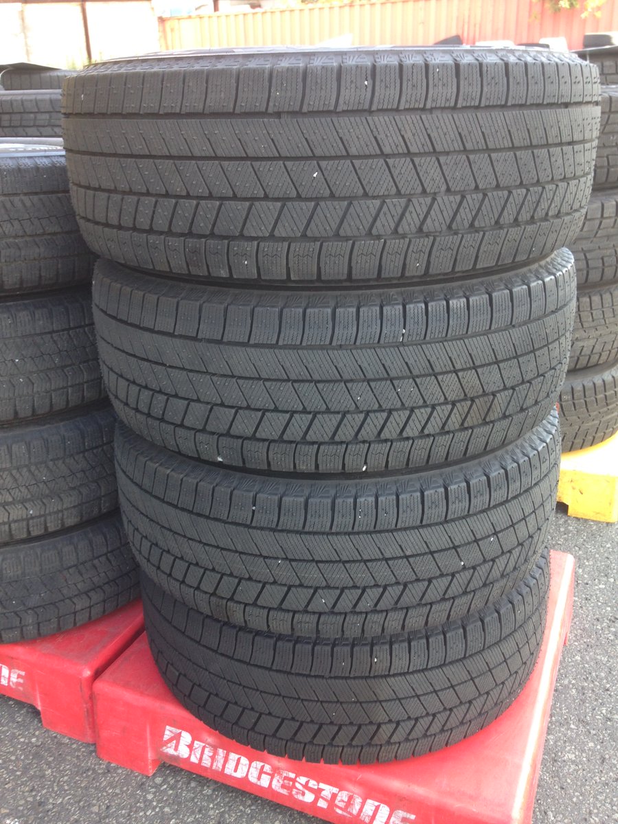 こんにちは☺
極上BLIZZAK VRX3が入荷しました～✨
205/55R16 2024年製造です‼
今年は状態の良いスタッドレスが多いので、お早めにお買い求めください&lt;(_ _)&gt;
スタッドレス買取強化中‼是非お持ちください&lt;(_ _)&gt;
＃アップガレージ札幌厚別
#スタッドレスタイヤ 
＃BLIZZAK