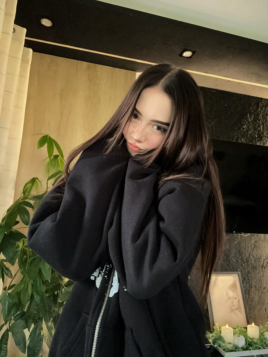 𝐌𝐞𝐥𝐚𝐏𝐮𝐬𝐭𝐞𝐥𝐧𝐢𝐤 tweet media