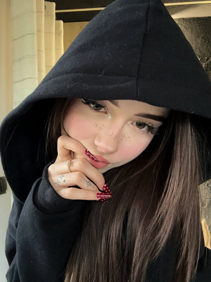 𝐌𝐞𝐥𝐚𝐏𝐮𝐬𝐭𝐞𝐥𝐧𝐢𝐤 tweet media