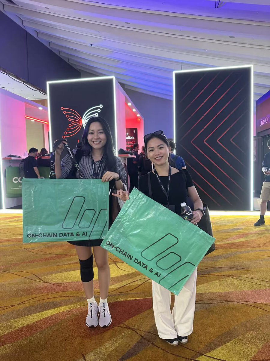 MeetHubble's tweet image. The afternoon is buzzing at #Token2049SG !
Our booth is full of curious minds exploring insights and exchanging ideas. Loving the energy so far!
💡Meet Hubble everywhere! There’s still plenty to discover today. #HubbleAI #OnChainData