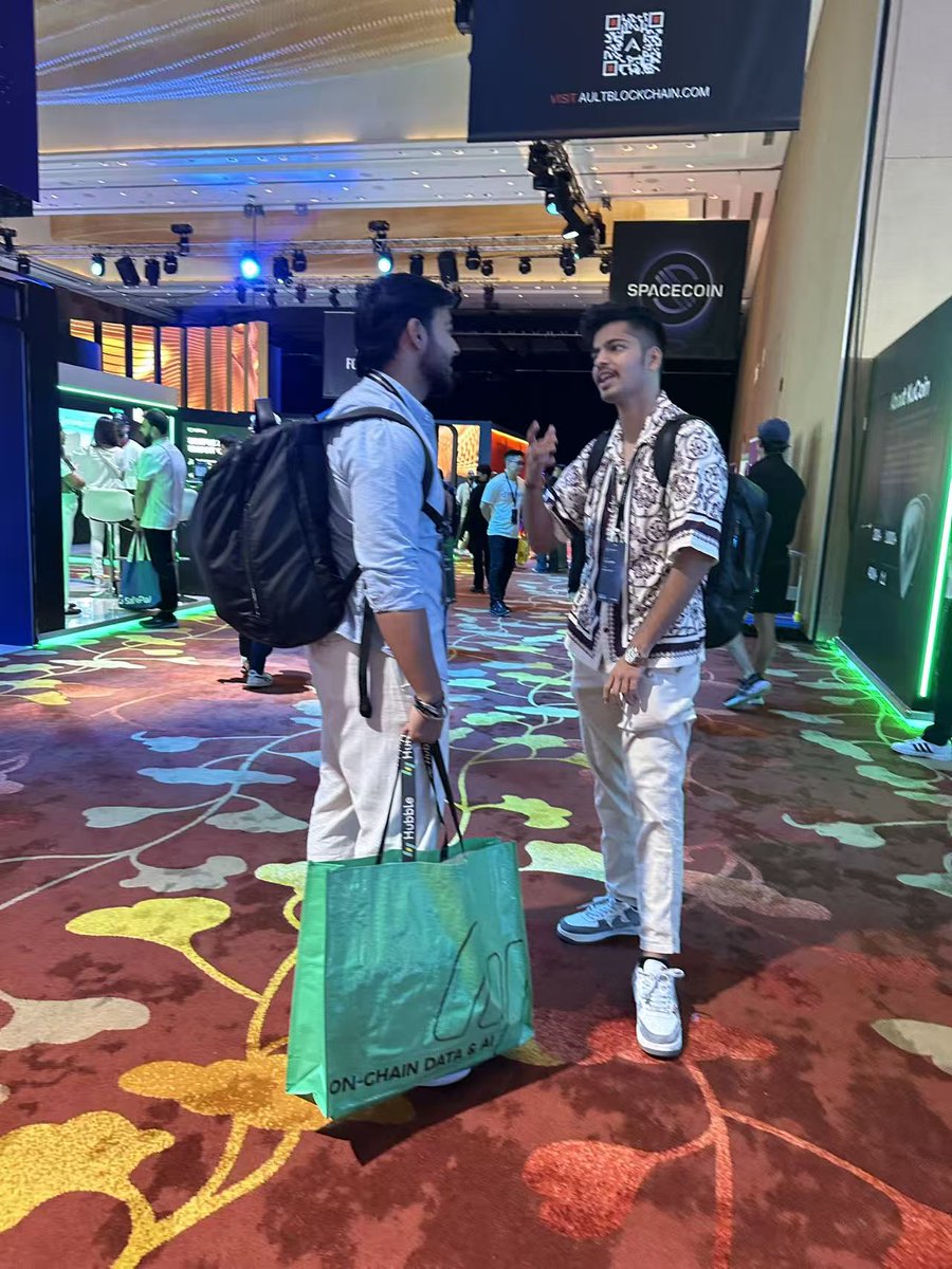 MeetHubble's tweet image. The afternoon is buzzing at #Token2049SG !
Our booth is full of curious minds exploring insights and exchanging ideas. Loving the energy so far!
💡Meet Hubble everywhere! There’s still plenty to discover today. #HubbleAI #OnChainData