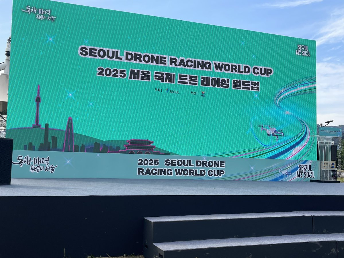 PYC_BRP's tweet image. FAI🇰🇷KAMA 
SEOUL DRONE RACING WORLD CUP
2025.10.1〜２無事終わりました、世界トップ選手のすごい飛行に感動😍今日はPYCメンバーだけでサムギョプサルで乾杯🍻
#fpv #pyc #fai