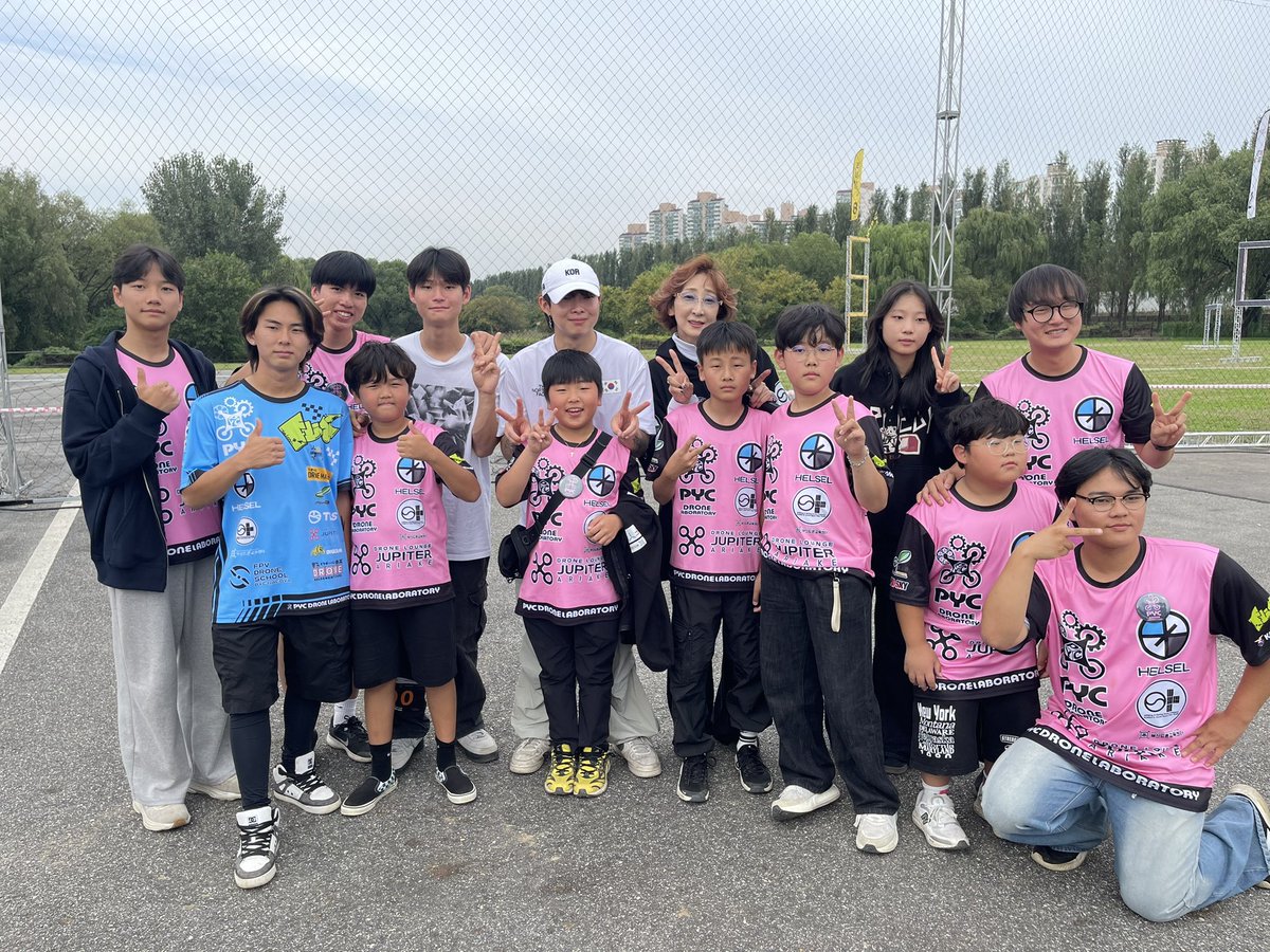 PYC_BRP's tweet image. FAI🇰🇷KAMA 
SEOUL DRONE RACING WORLD CUP
2025.10.1〜２無事終わりました、世界トップ選手のすごい飛行に感動😍今日はPYCメンバーだけでサムギョプサルで乾杯🍻
#fpv #pyc #fai