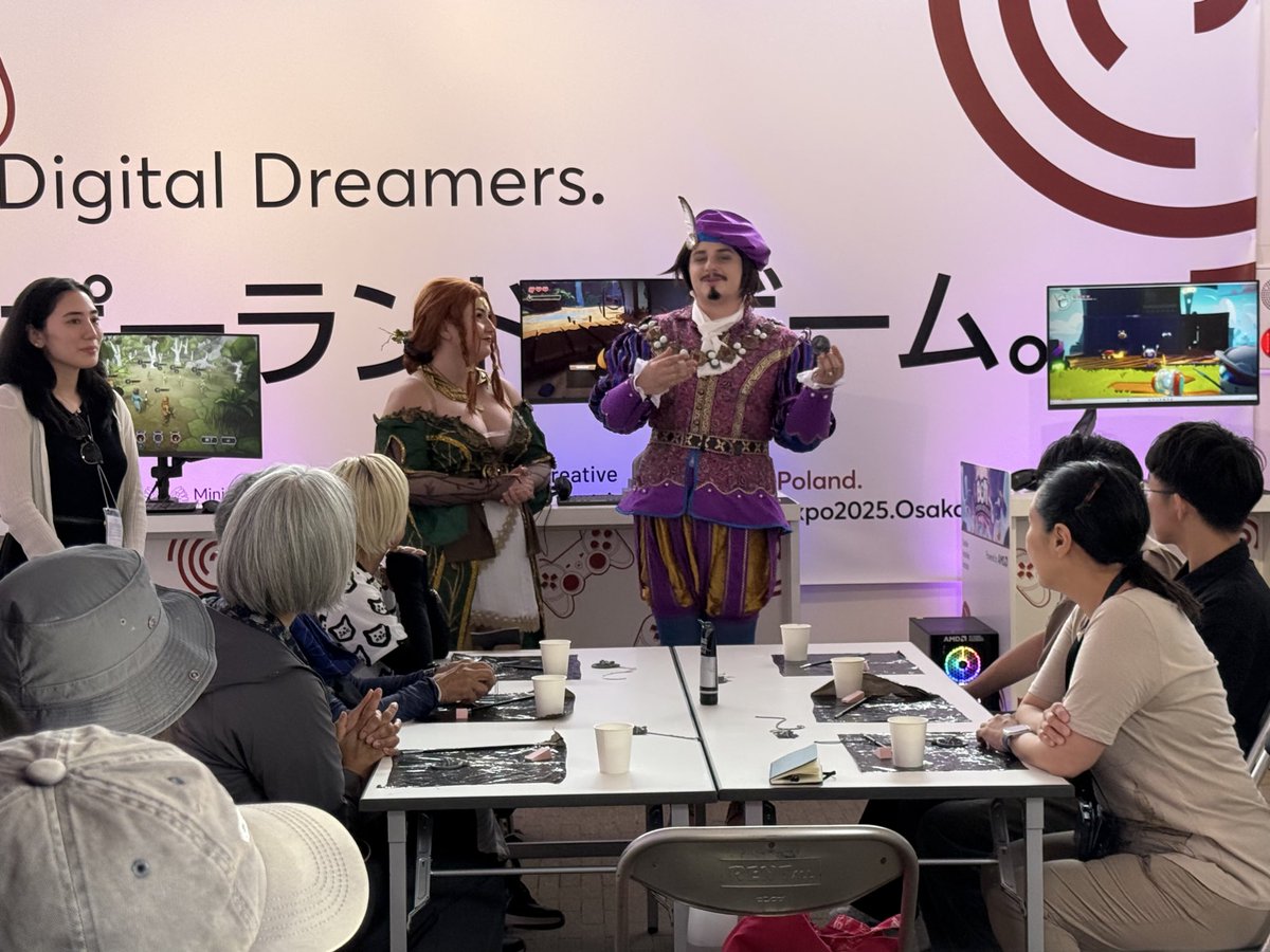 コスプレ🇵🇱ワークショップ第一回・ウィッチャーのメダリオン制作完了です！3Dプリントのメダリオンを着色し、ウェザリングしました。ご自分のメダリオンはお持ち帰りいただけます。明日も同様のワークショップを実施します！
(1枚目の記念写真内の皆様、SNSへの掲載許可をありがとうございます✨)