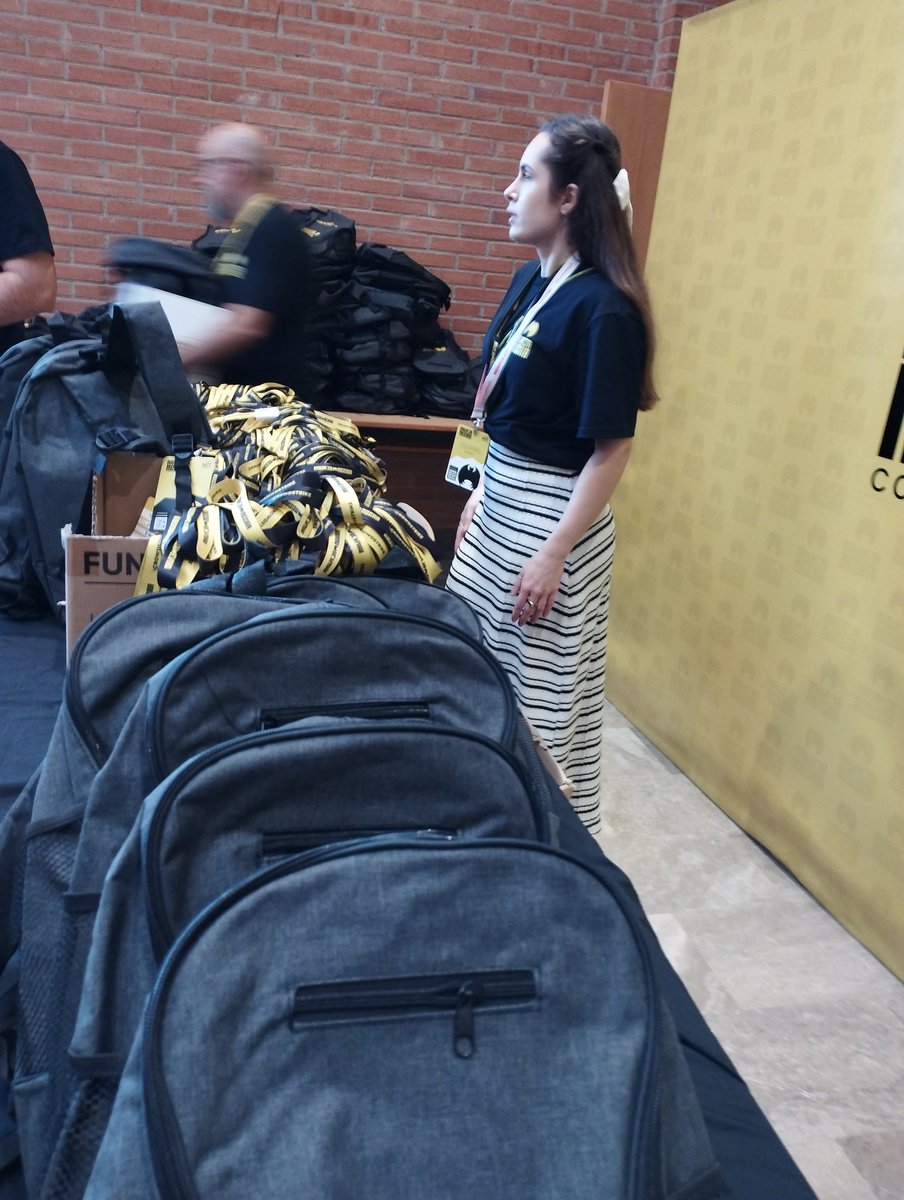 ¿Empezamos? Recoge tu acreditación y prepárate para disfrutar.

📺 Sigue las charlas en directo a través de nuestro canal de Twitch twitch.tv/navajanegra

📢 Toda la programación disponible en navajanegra.com/2025/#schedules

#NN2025 🖤💛 #Cybersecurity #Conference #Ciberseguridad