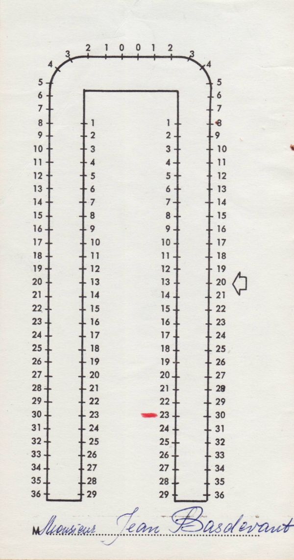 02 octobre 1966
Dîner offert par A.N.Kossyguine
Président du Conseil des Ministres de l'U.R.S.S.
en l'honneur
du Président République et de Madame de Gaulle.

Caviar, dos d'esturgeon
Crème Marigny
Bar braisé
Filet de charolais
Pêches melba

Vodka
Tsinandali 1962
Moukouzani 1962