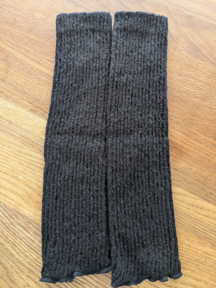 mikeneco_sanke's tweet image. #PR　
冷え性さんに超おすすめ❣
楽天市場fivebear日本製レッグウォーマー
🔻
hb.afl.rakuten.co.jp/ichiba/4ceefad…

めちゃくちゃ暖かくて冬の必需品！
内側はシルク素材で肌に優しい😍
「ちょっと寒い」くらいの時に履くと暑くなるから注意⚠

先着30名20％オフクーポン使ってね！
🔻
hb.afl.rakuten.co.jp/hgc/012320a6.8…