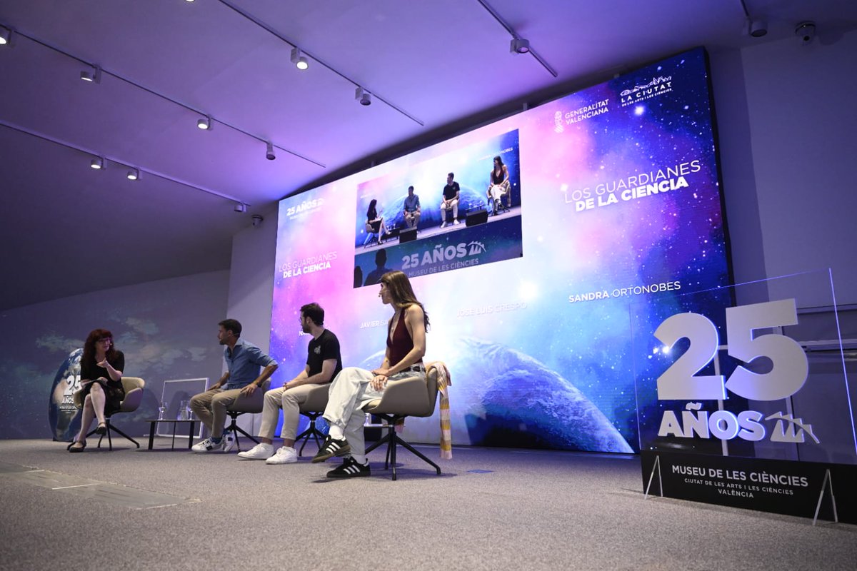 🙌Gracias a Sandra Ortonobes <a href="/lahiperactina/">Sandra</a>, Jose Luis Crespo <a href="/QuantumFracture/">Crespo</a>, Javier Santaolalla <a href="/JaSantaolalla/">Javier Santaolalla</a>, <a href="/bynzelman/">La Zelman</a> y a las cerca de 500 personas que ayer nos acompañaron en la celebración del #25Museu

▶️Puedes ver la mesa redonda en este enlace youtube.com/live/O2rAf89dI…