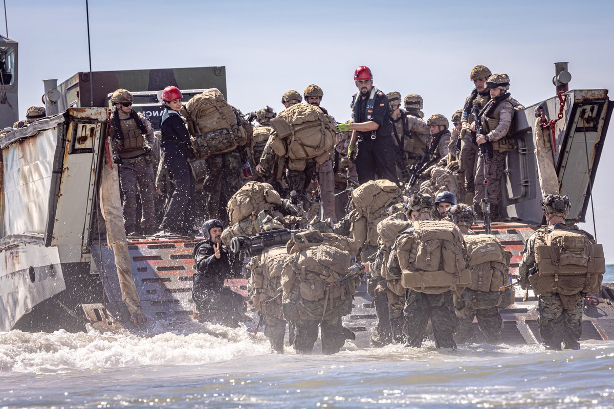 Defensagob's tweet image. 🌊 El Grupo de Combate 'Dédalo' @Armada_esp  está finalizando en EE.UU su participación en el ejercicio multinacional #UNITAS .

🤝 Operaciones anfibias, maniobras de transferencia de carga entre buques y reembarque con @USMC son algunas de las labores realizadas.