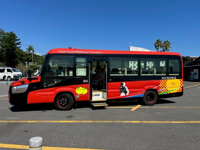 senro_rk's tweet photo. 徳島に行ってきました。DMVに乗るために。バスとディーゼルカーを併せ持つ車両。鉄道界のキワモノですが、乗ってみるとなかなか楽しいです。賛否はあれど、これがなければ、無策の廃線が待つのみでしょう。頑張って欲しい。帰路はサンライズの旅を楽しみました。 https://t.co/zCENQoe7iO