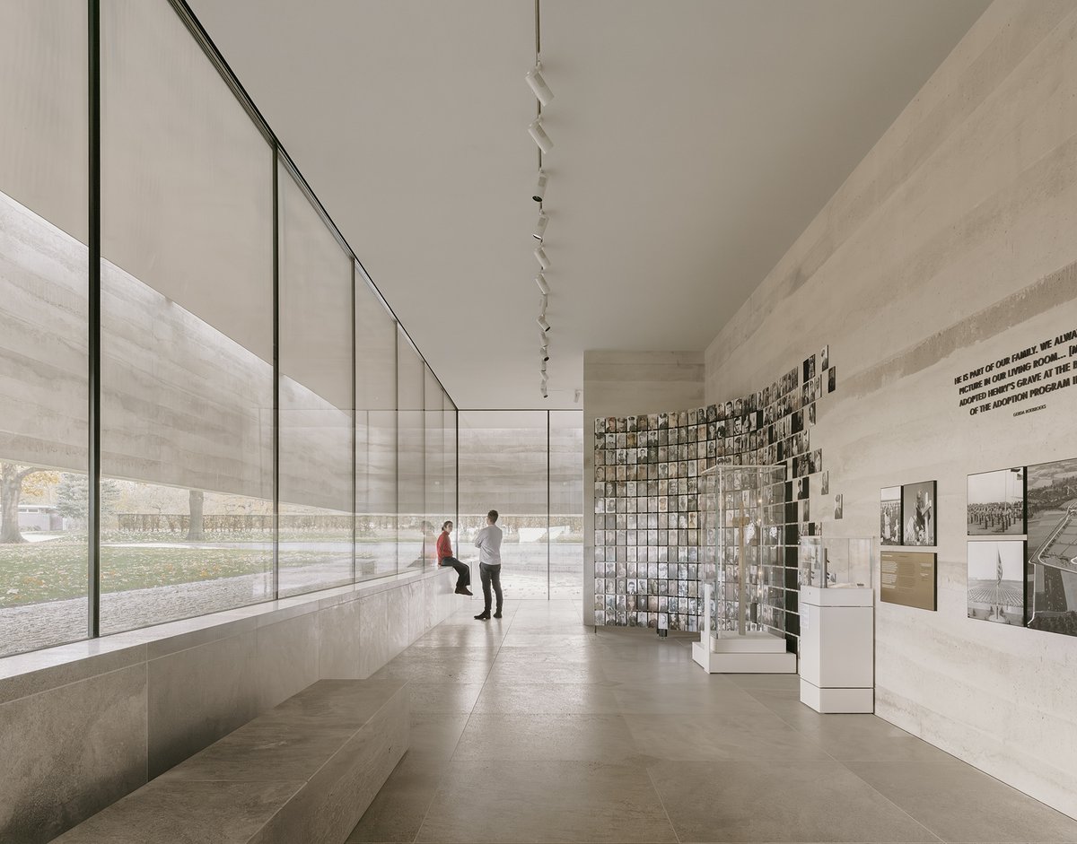 Architizer's tweet image. A sunken square plan supports a hovering fascia, framing an auditorium and exhibitions that tell the personal stories of WWII sacrifice.
📍Margraten, Netherlands
Project by: KAAN Architecten
Details: hubs.la/Q03LS6nC0